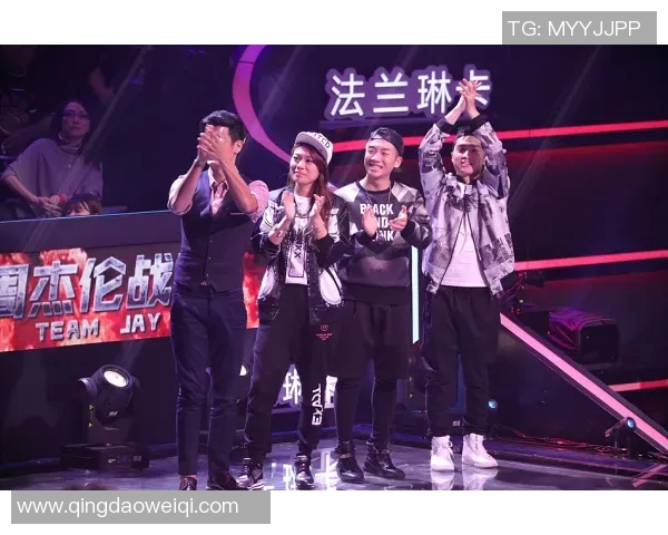 足球明星在录音棚展现音乐才华与激情演绎新歌的精彩瞬间