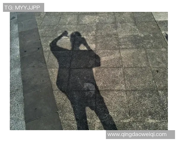 影子头像中的足球明星男士形象探秘与艺术表现分析 影子头像中的足球明星男士形象探秘与艺术表现分析