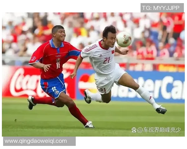 足球明星穿脏橘色衣服的时尚瞬间解析与球场风采展示 足球明星穿脏橘色衣服的时尚瞬间解析与球场风采展示