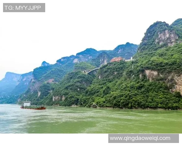 李泓澎的成长之路与艺术追求探索人生的多重可能性 李泓澎的成长之路与艺术追求探索人生的多重可能性