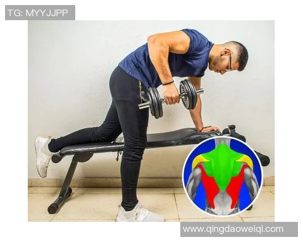 哑铃单臂划船技巧详解视频教学助你塑造完美背部肌肉